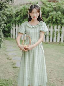夏日多巴胺荷叶边甜美森女学院格纹泡泡短袖连衣裙长裙小个子穿搭