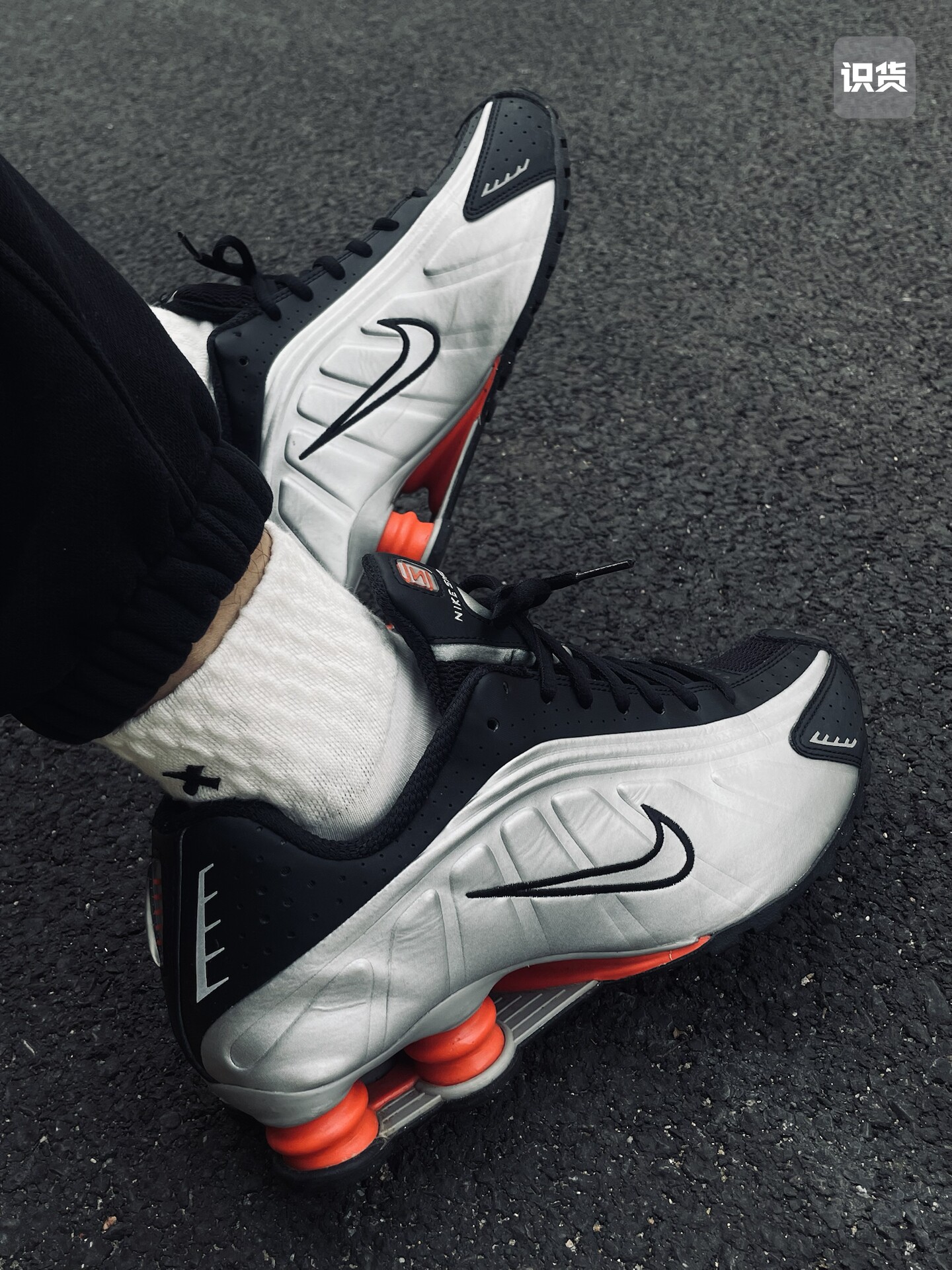 Nike Shox R4 跑鞋 气柱弹簧气垫 HQ1988-002 广东xm仓倒卖勿扰