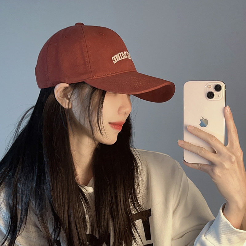 鸭舌帽硬顶棒球帽帽子女2026新款秋季显脸小宽帽檐深顶遮阳酒红色