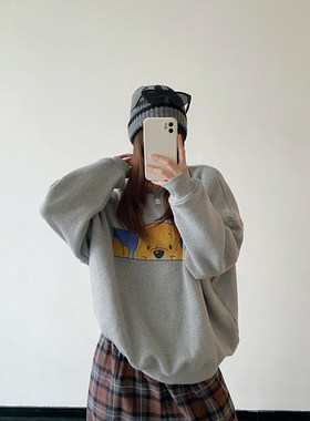 设计感卡通小熊印花圆领卫衣女
