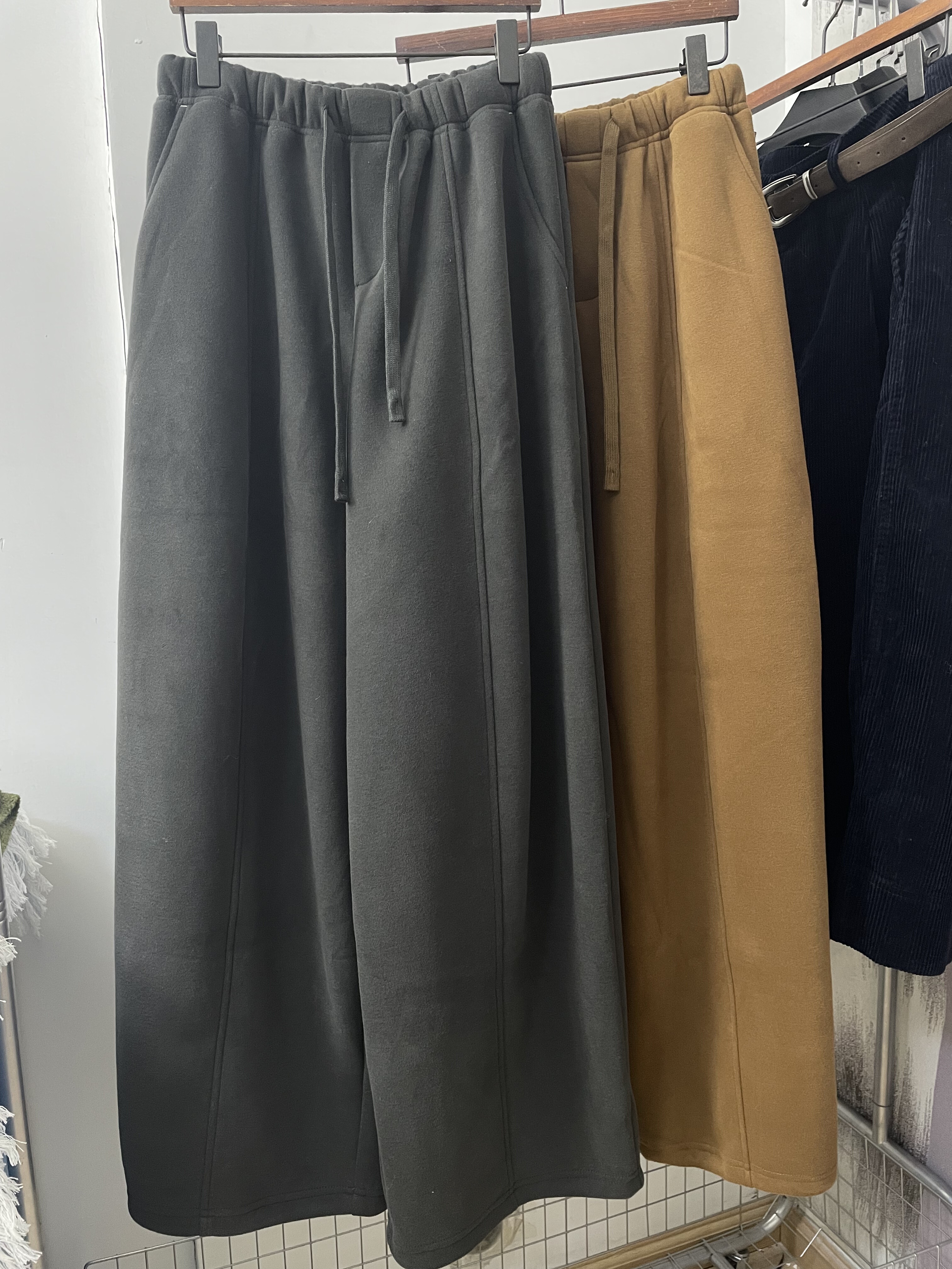 商城同款2025冬季新款时尚松紧腰抽绳宽松休闲百搭加绒阔腿卫裤