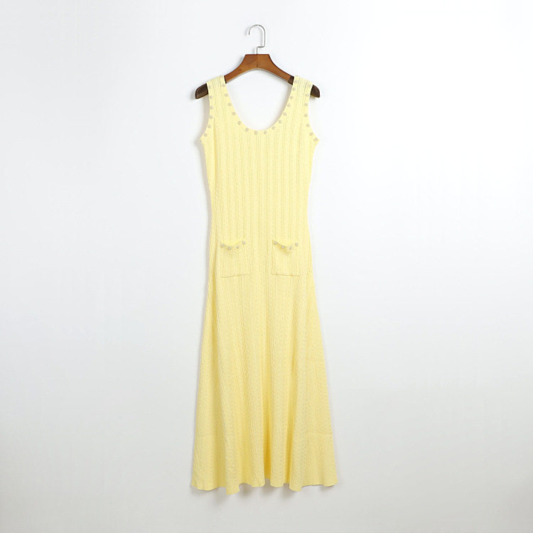 秋冬新款纯色针织套装圆领单排扣短款开衫钉珠花朵无袖背心连衣裙