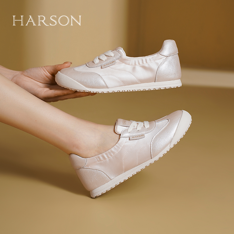 百搭舒适系带女运动鞋HWCM250107