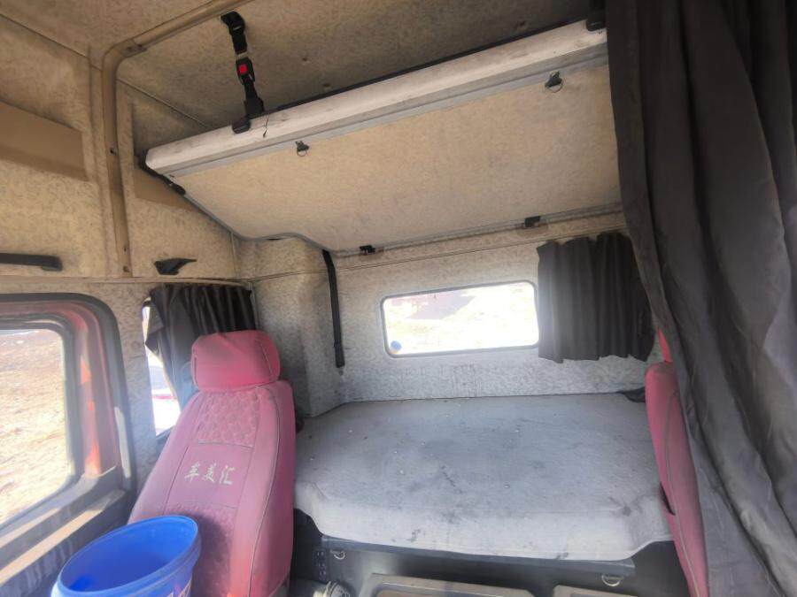 4月12日伊犁州车牌号为新F57279的陕汽牌重型半挂牵引车一辆网络拍卖公告