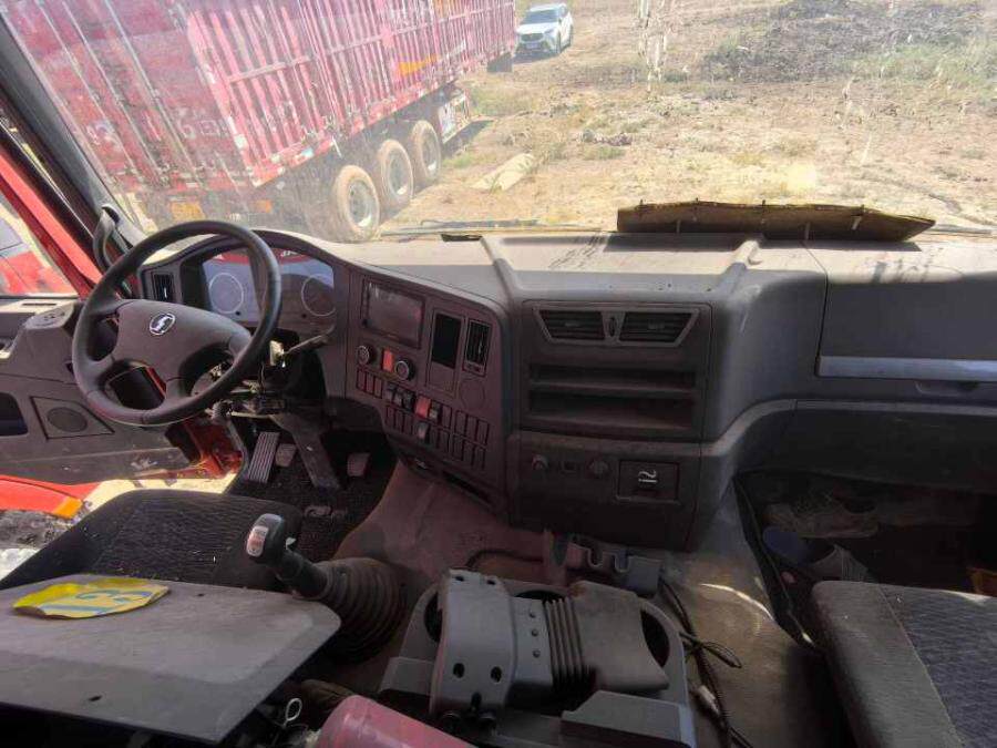 4月12日伊犁州车牌号为新F58221的陕汽牌重型半挂牵引车一辆网络拍卖公告