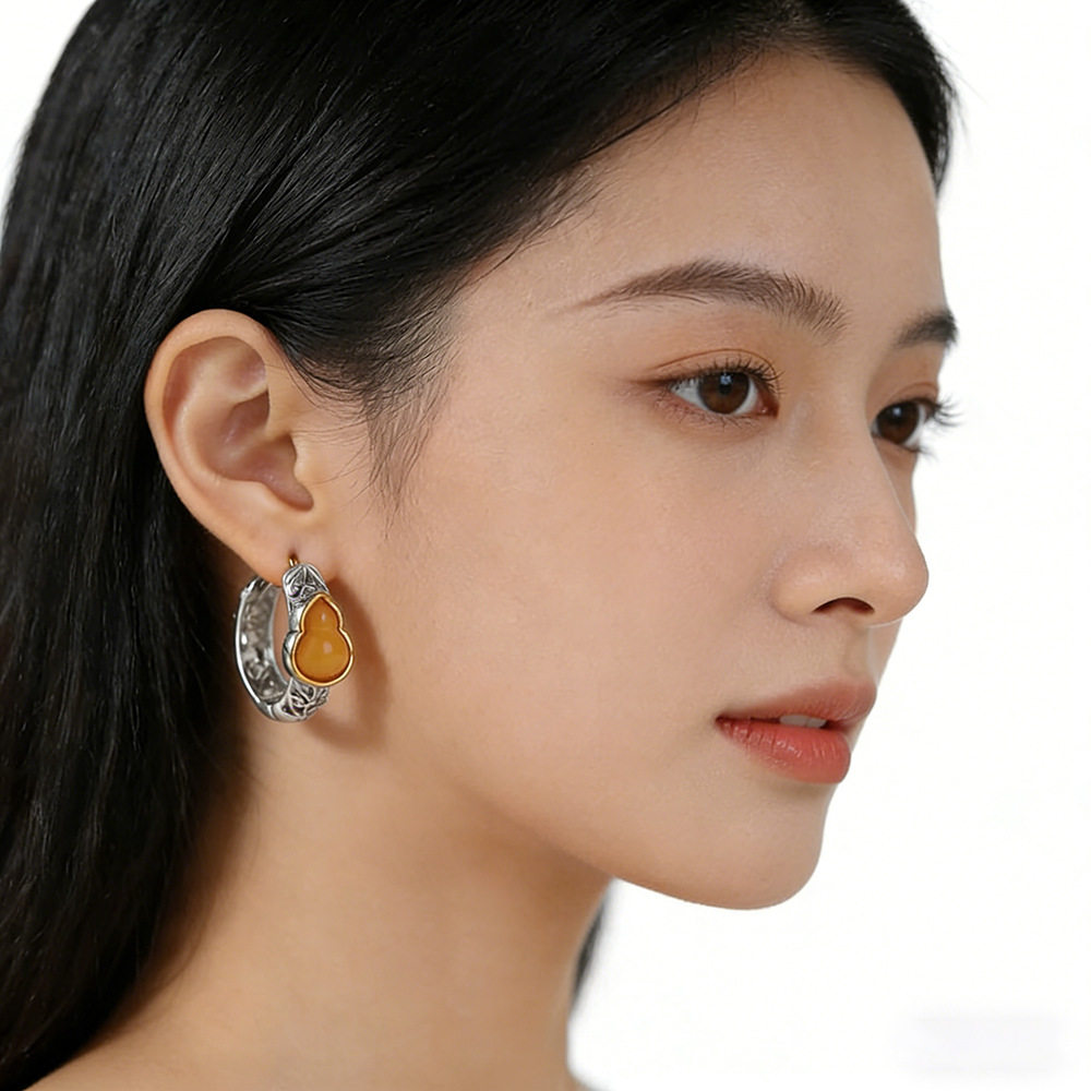 德琳居 时尚通勤耳饰s925银琥珀蜜蜡葫芦耳圈做旧镂空女气质耳环