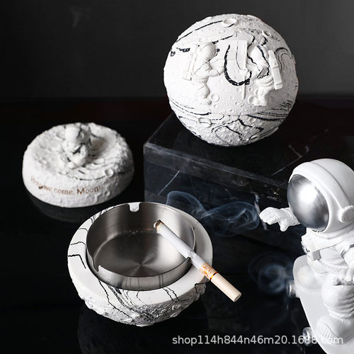北欧ins风宇航员烟灰缸少女带盖创意个性潮流防飞灰客厅家用时尚