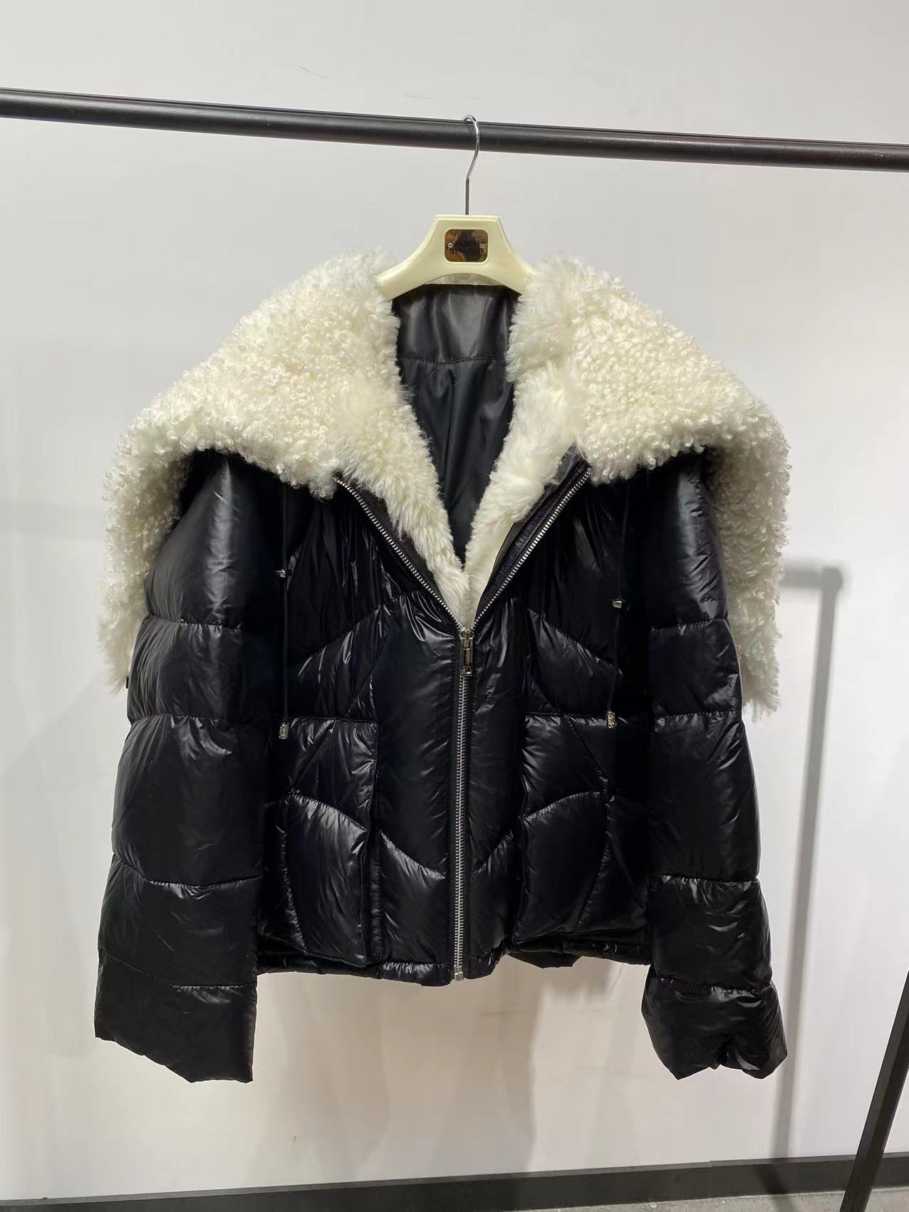 皮草暖和还是羽绒服暖和 皮草暖还是羽绒服暖-第2张图片-潮百科