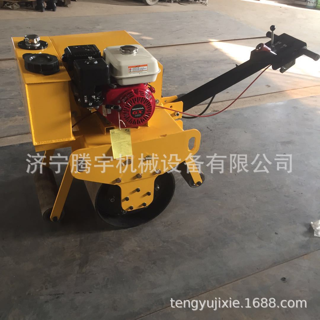 小型单钢轮震动压路机混凝土回填