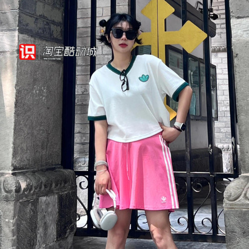 阿迪达斯女子性感短款V领短袖T恤