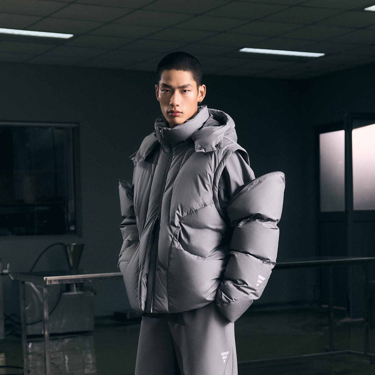 阿迪达斯男子运动休闲GALI同款拒水保暖先锋羽绒服KC2588 KC2589