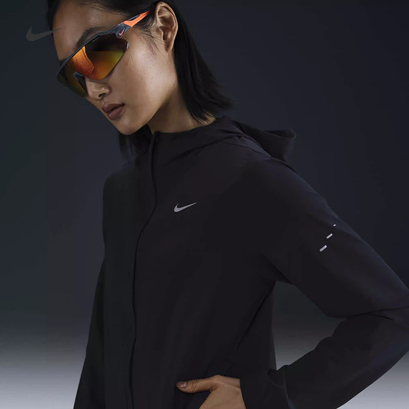 耐克/NIKE女子运动训练速干防晒轻薄连帽夹克外套HQ0651-010-214