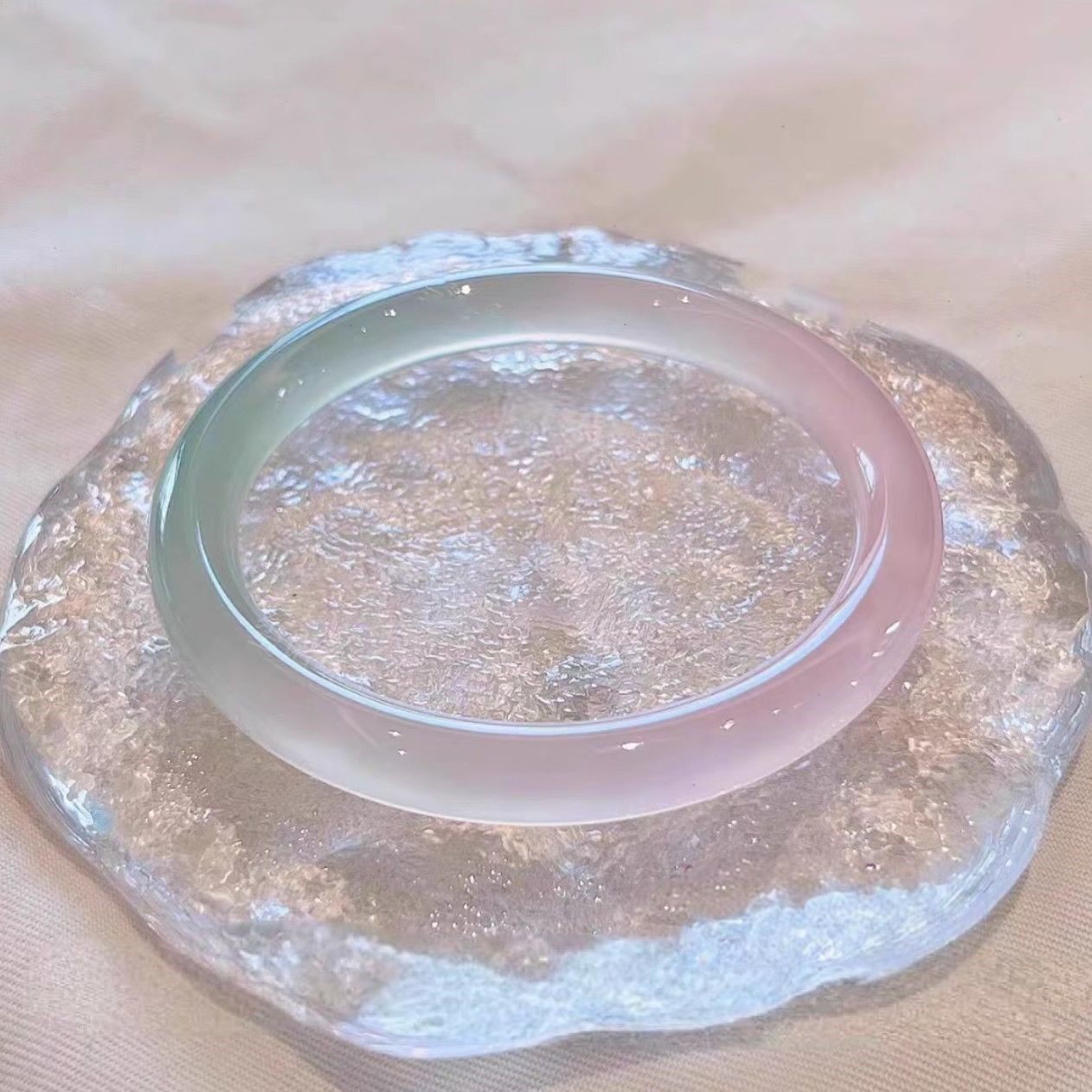 白色猫眼石玉镯白月光小众高级感白手镯饰品高冰种女镯子紫罗兰