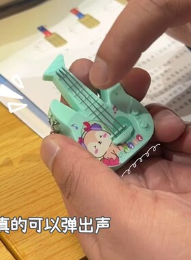 能弹出声儿的小吉他硬控我一整天