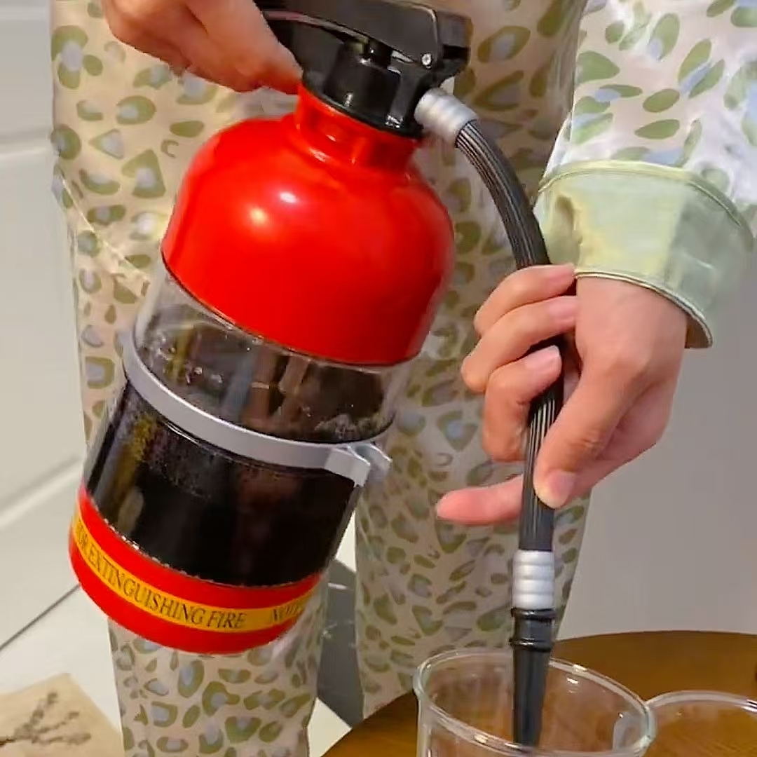 这灭火器水壶也是很排面的存在了