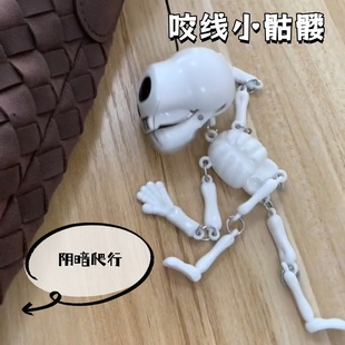 创意抽象咬线骷髅爬行玩具拉绳搞怪包挂件大眼骷髅可爱装挂饰摆件