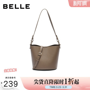 百丽包包女夏季 质感简约百搭通勤单肩斜挎水桶包JY114BX4 新款