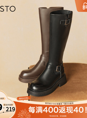 百思图冬季新款时尚潮流街头骑士靴粗跟圆头女长靴M5061DG4