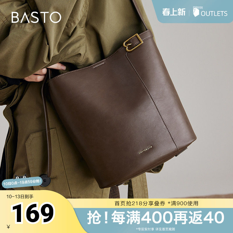 百思图冬季新款简约时尚通勤水桶包单肩包女X3584DX4