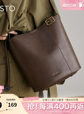 百思图冬季新款简约时尚通勤水桶包单肩包女X3584DX4
