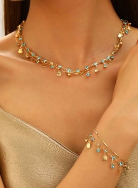 Vintage tassel shell necklace bracelet paired with skirt饰品