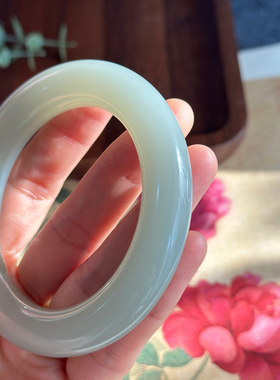 收藏级胖圆条且末料高青白玉手镯