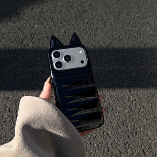 可爱猫耳朵皮质手机壳适用苹果17PROMAX纯色羽绒服iPhone16PRO个性全包15PRO保护套14PRO防摔17