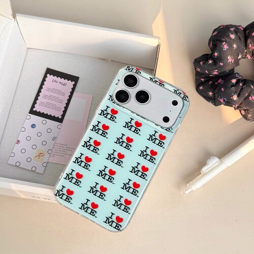 蓝底Iloveme简约字母手机壳适用苹果17PROMAX个性创意壳iPhone16PRO小众全包15PRO防摔14PRO