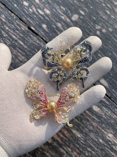 大蝴蝶浓金珍珠胸针 12.0，11.7mm 自然光拍摄