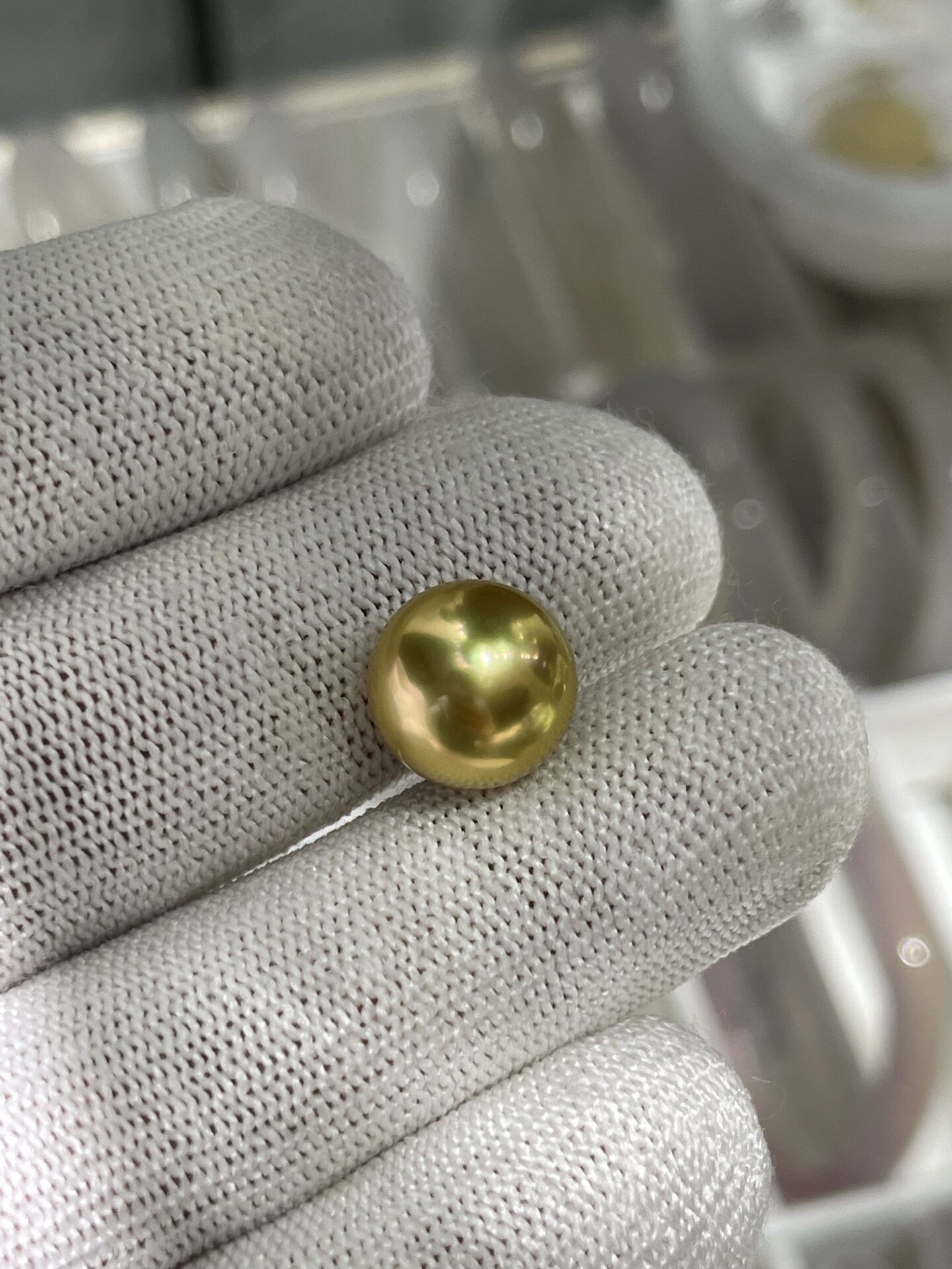 999.99%纯金色，鉴定完毕！！ 浓金12.53mm南洋金珠裸珠图片