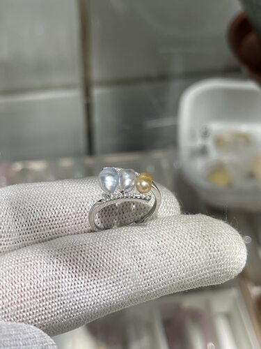 白金3珠款戒指 渐变有层次，点位约4～5mm 18k天然钻石镶嵌