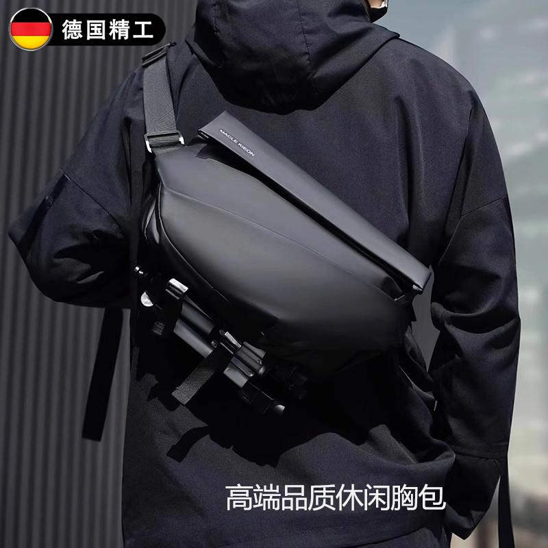 新款斜挎包新款男士时尚休闲通勤包大容量机车背包潮男运动骑行包
