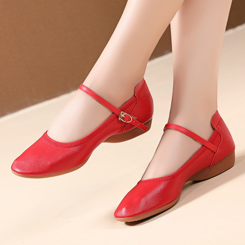 舞蹈鞋女成人不累脚软底红色广场舞鞋子中老年水兵舞室外跳舞鞋