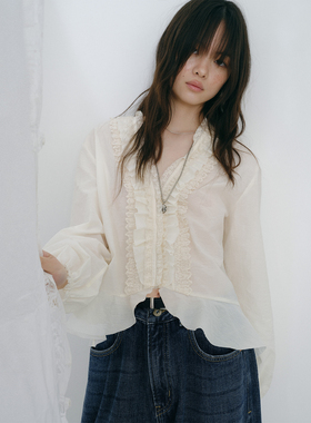 一方二集 “浪漫仲夏夜”木耳边蕾丝花边拼接V领罩衫衬衫