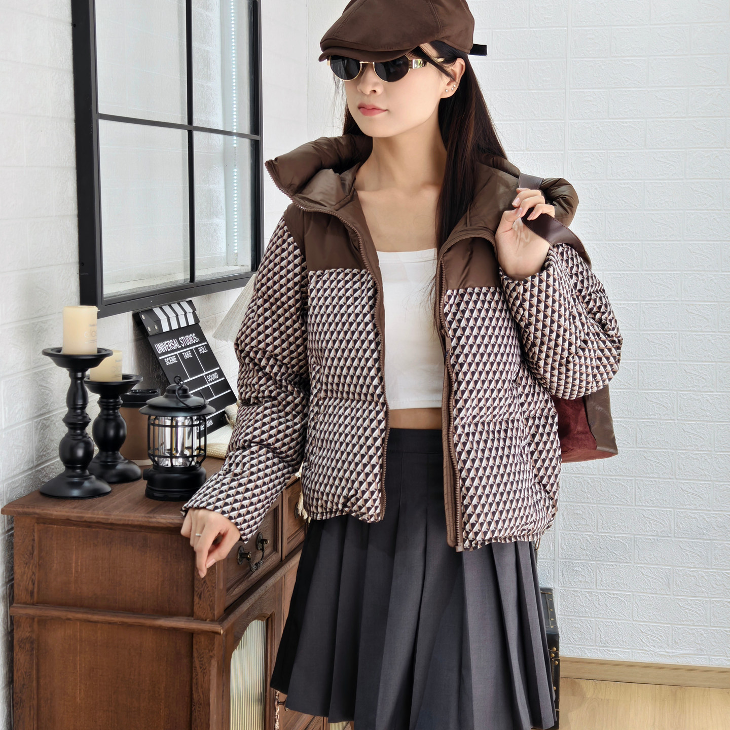 女士连帽咖啡色羽绒服