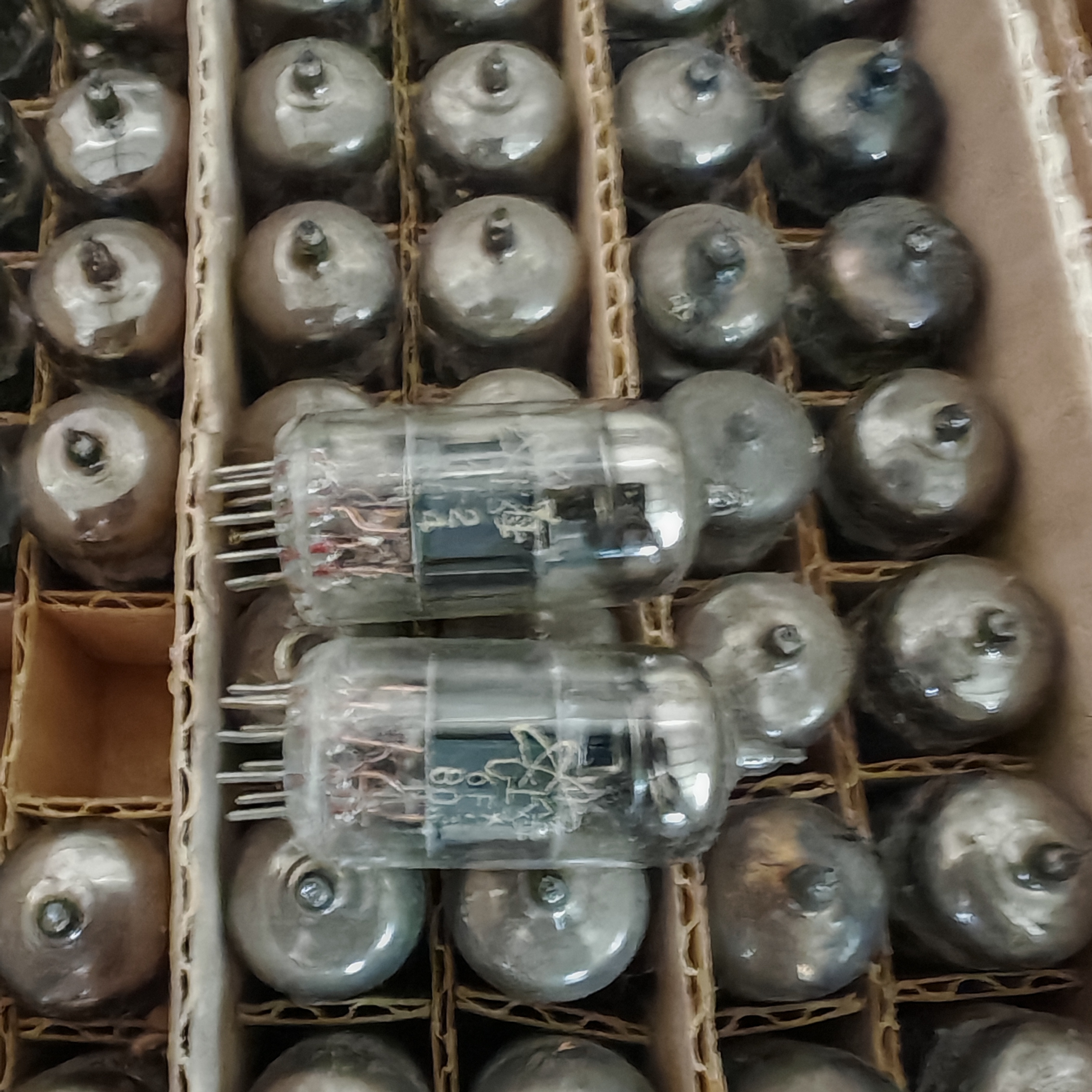全新原盒上海6F2电子管J级代6f2 6U8A ECF82提供配对