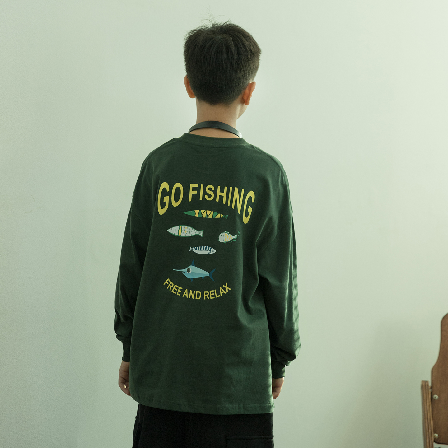 儿童墨绿色长袖T恤2025秋冬新款中大童打底衫青少年圆领上衣潮牌