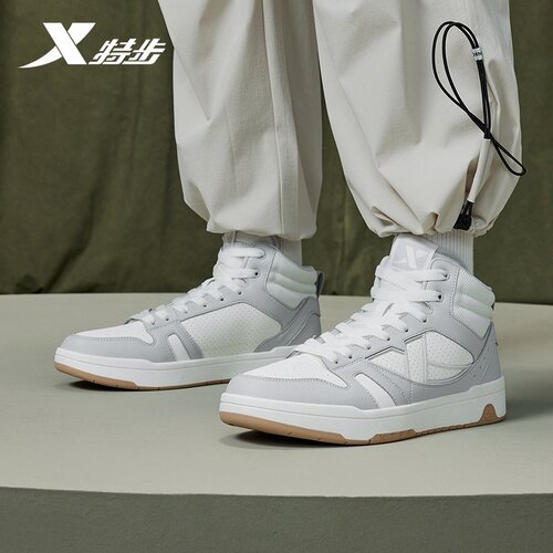 特步maxx-lite|高帮板鞋男2026秋冬保暖时尚运动鞋革面保暖滑板鞋