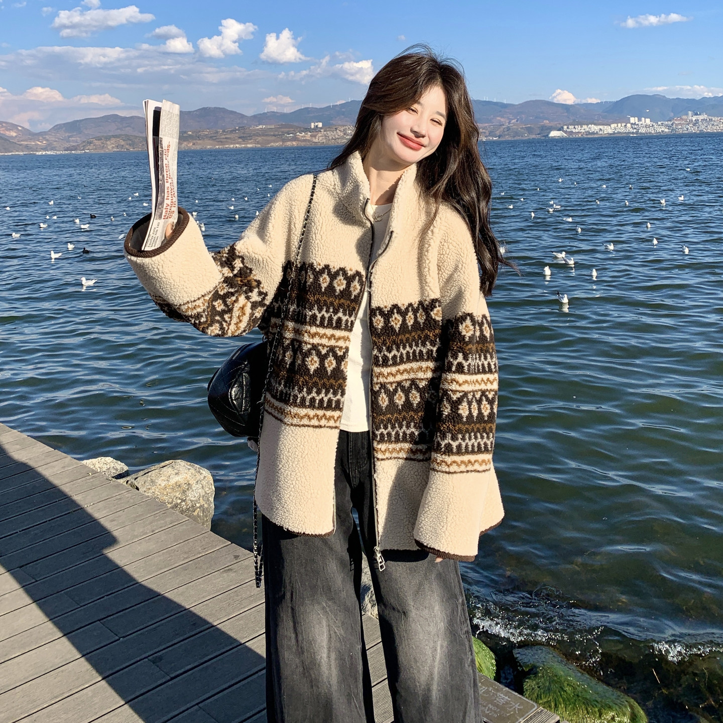 费尔岛印花羊羔毛短外套女冬季皮毛一体加厚保暖立领拉链休闲上衣