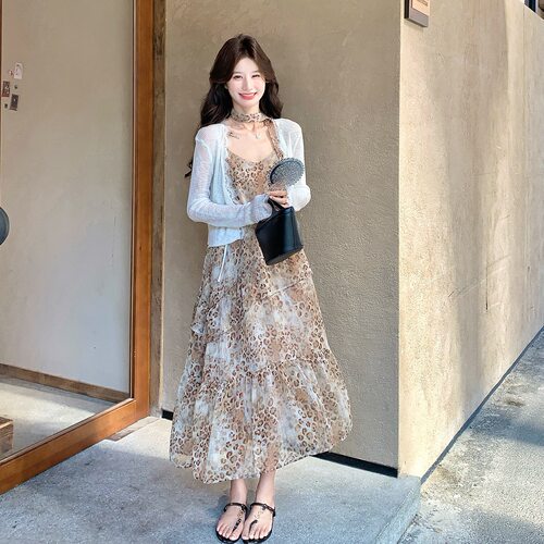度假风复古豹纹荷叶边吊带连衣裙套装女2026夏新款防晒开衫两件套