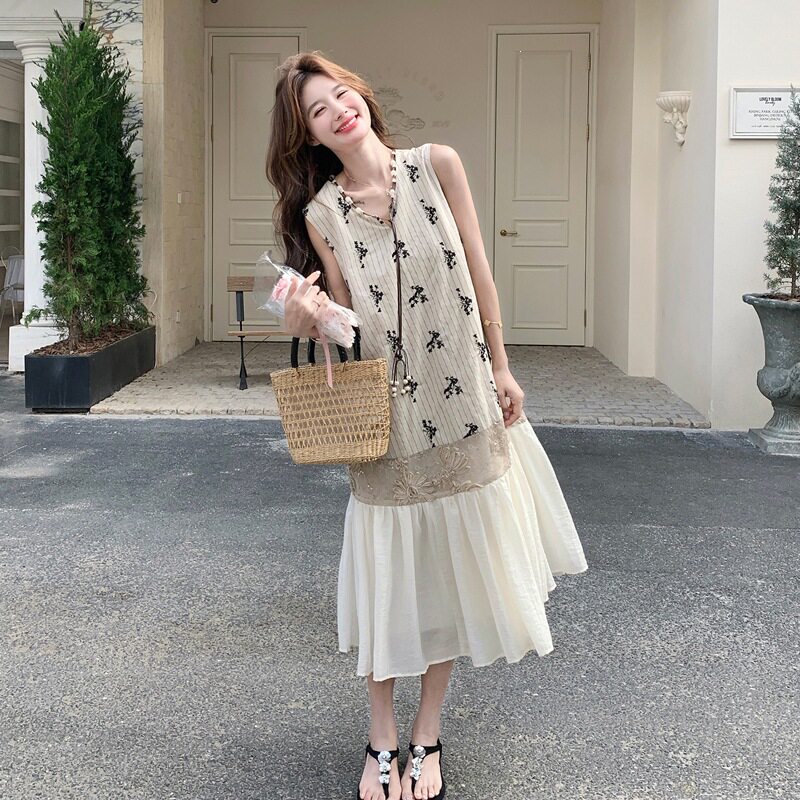 米色绝美文艺范撞色无袖连衣裙女2026初款蕾丝绣花拼接A字裙