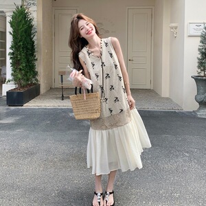米色文艺范撞色绣花无袖连衣裙女2026初夏新款蕾丝绣花拼接A字裙