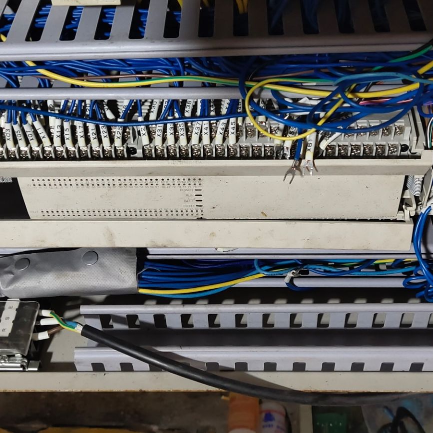 拆机FX3U-128MR/ES带两个扩展模块。功能包好成