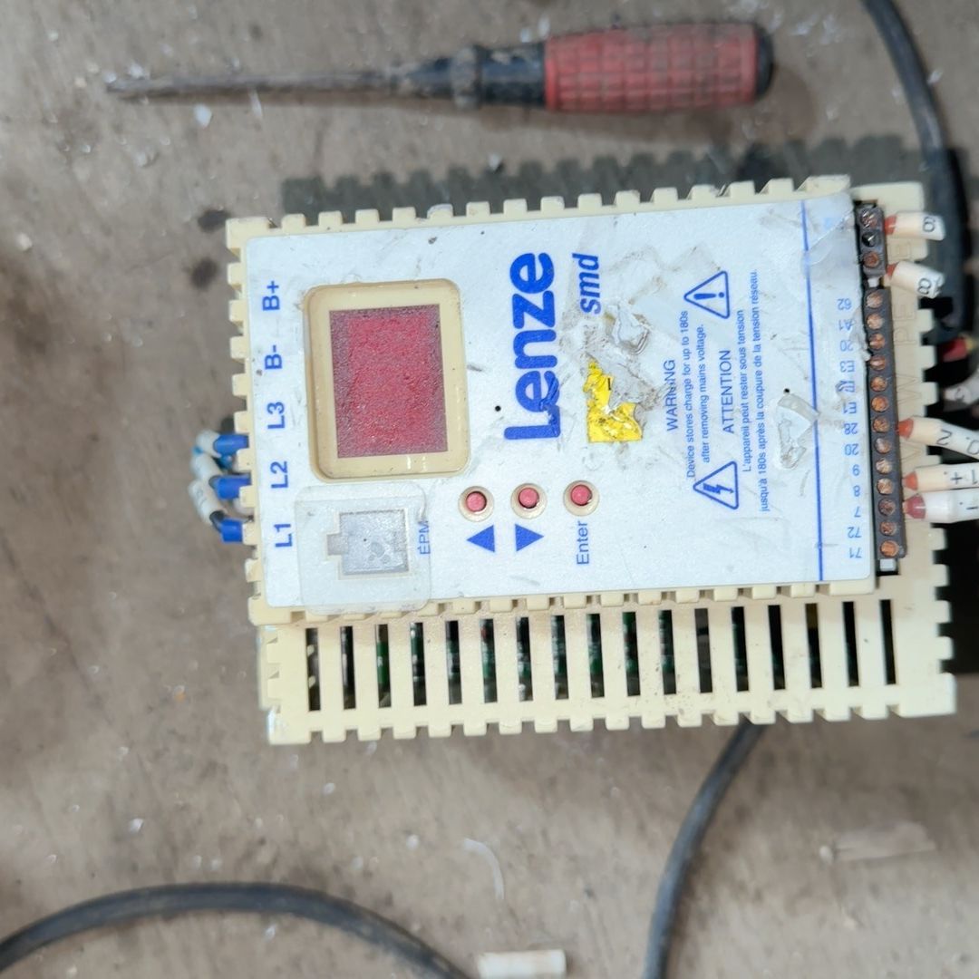 伦茨变频器 ESMD222L4TXA 2.2kw 380v原