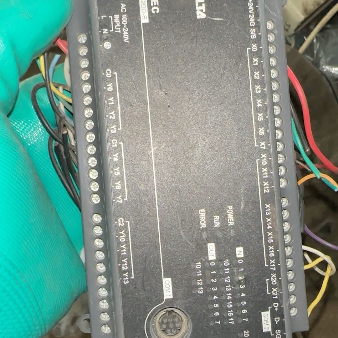 台达DVP30EC00R3实物拍摄拆机下来的 正常使用包好