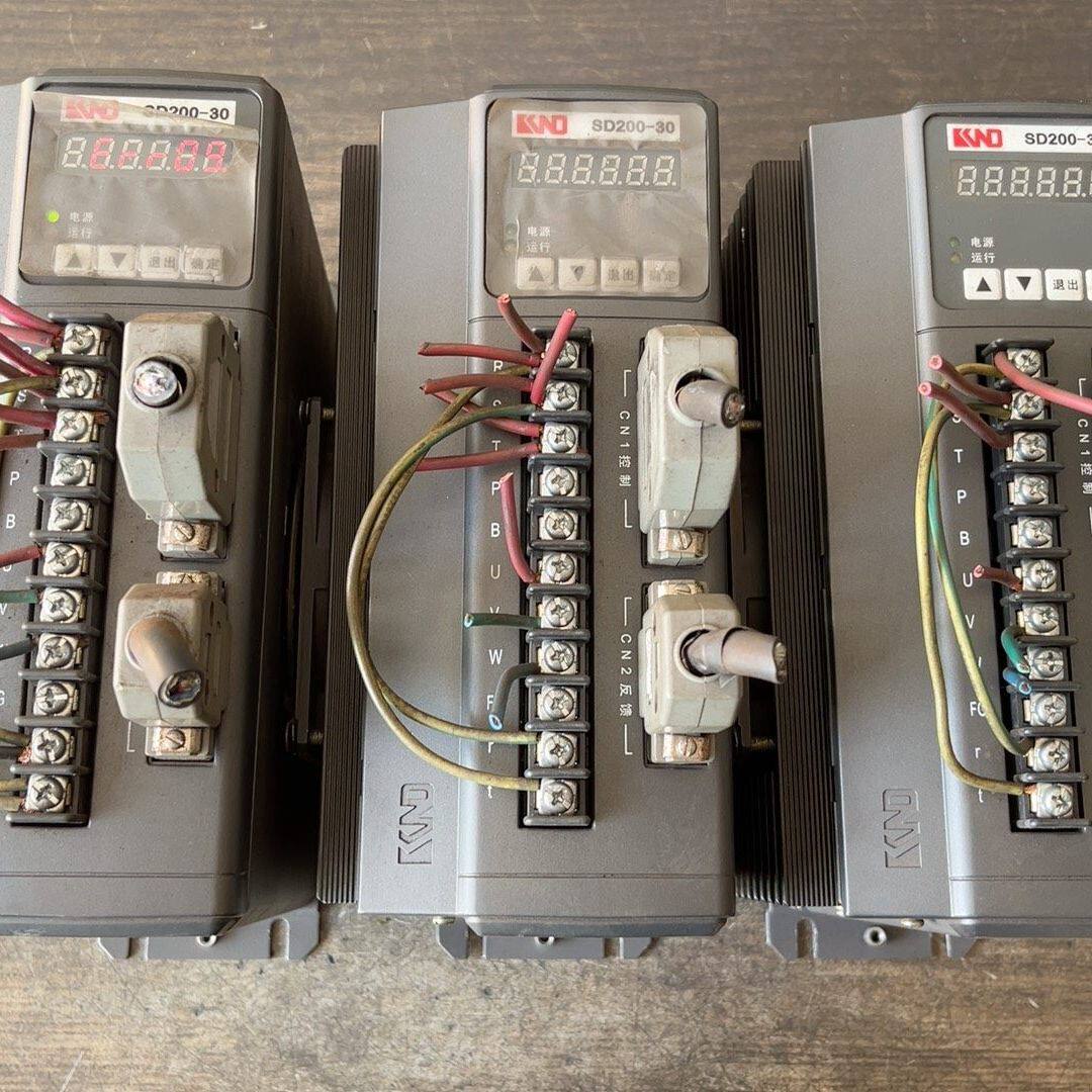 凯恩帝伺服驱动器SD200--30 带风扇 成色漂亮 拆机剪