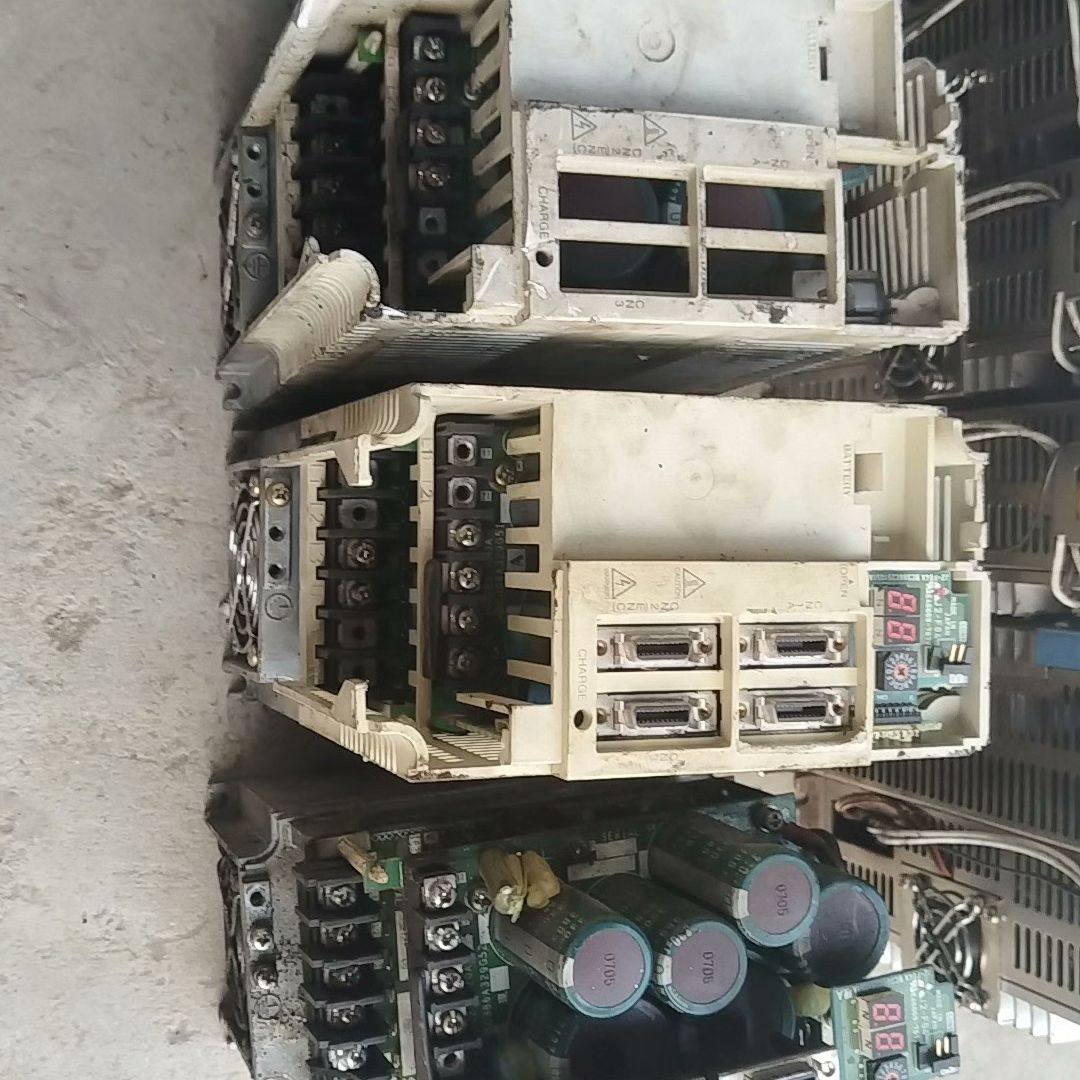 驱动器 MR J2S 200B 成色如图 模块包好 售出