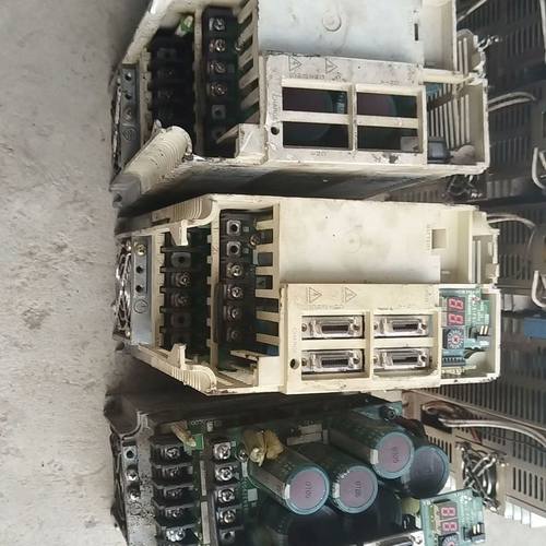 驱动器 MR J2S 200B 成色如图 模块包好 售出