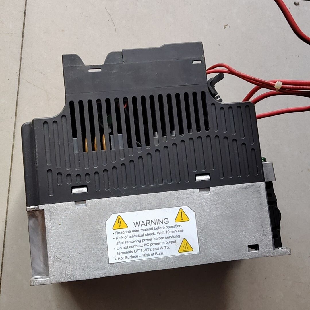 台达变频器VFD022E43A 1台2.2KW功率 380V