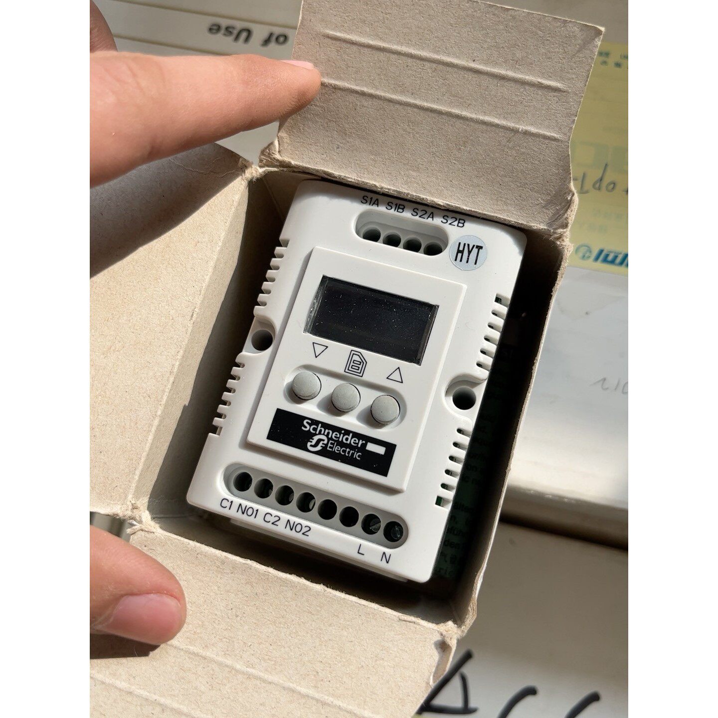 施耐德温控器nsyccohyt230vid